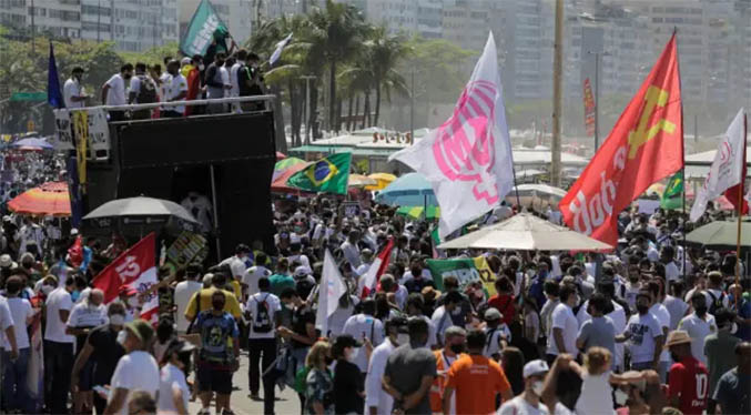 Protestas piden destitución de Bolsonaro tras su amenaza a instituciones