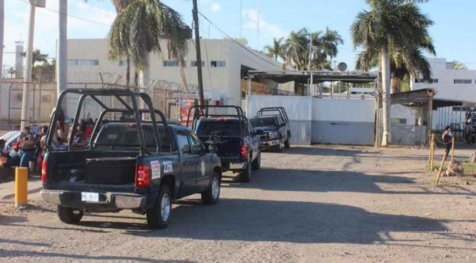 Riña en penal de México deja tres muertos y un herido