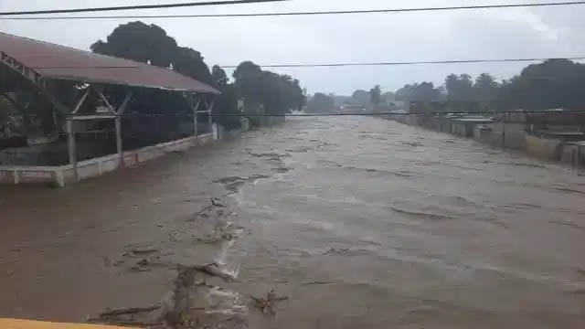 Desbordamiento del río Morón deja inundaciones en varias zonas de Carabobo