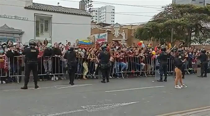 Venezolanos en Perú celebran la llegada de la Vinotinto a ese país (Videos)