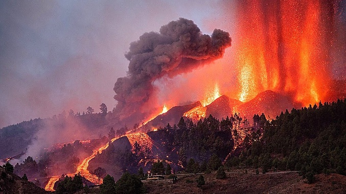 Se rompe cono del volcán La Palma y «enorme colada» se dirige mar