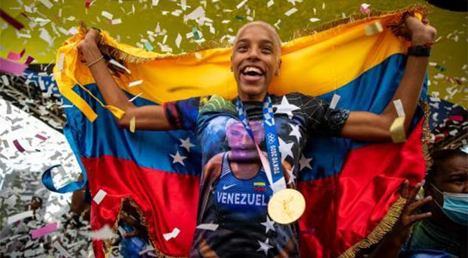 Yulimar Rojas celebra en Caracas su oro y plusmarca olímpica