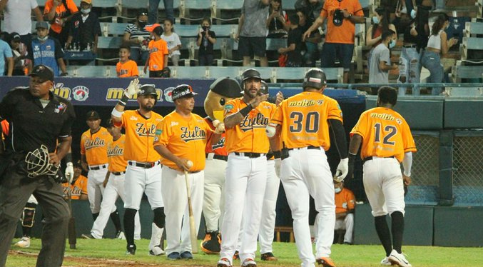 Las Águilas vencen por segunda noche a los Tigres