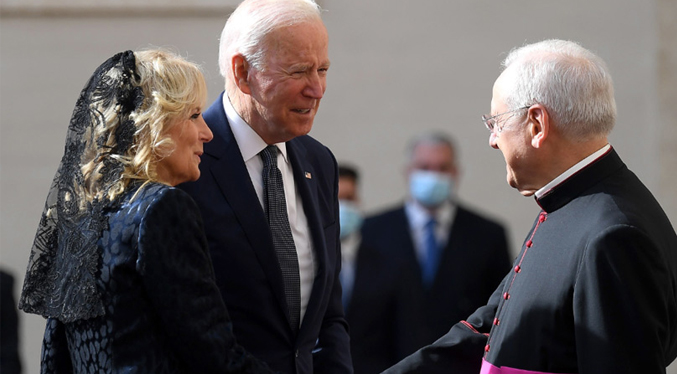 Biden llega al Vaticano para ser recibido por el papa Francisco