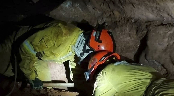 Un bombero muerto y ocho desaparecidos por el desmoronamiento de una  gruta en Brasil