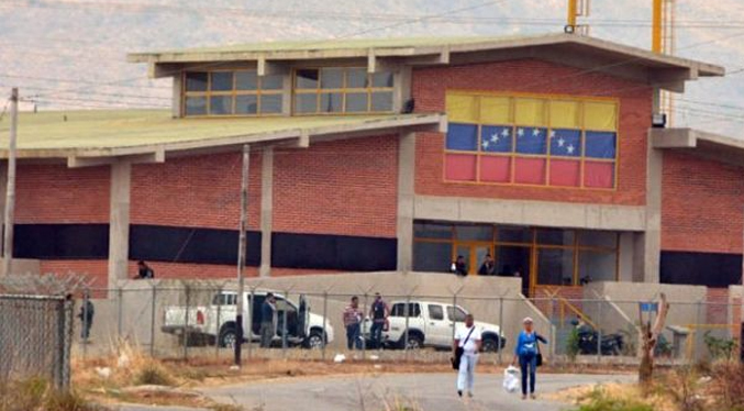 Tres policías metropolitanos detenidos en Ramo Verde son trasladados a Barquisimeto