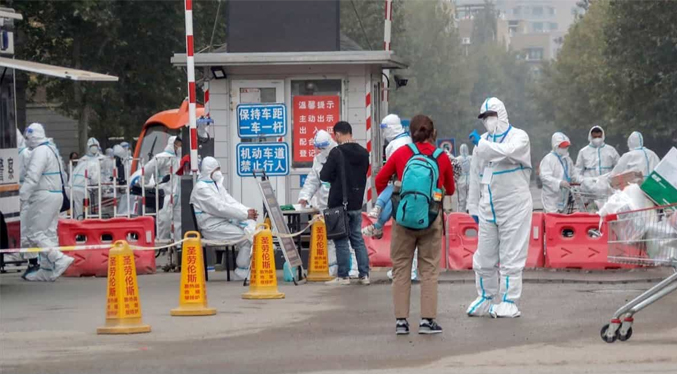 China confina una tercera ciudad por rebrotes de COVID-19