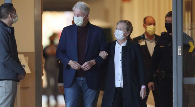 Clinton recibe alta hospitalaria tras recuperarse de infección