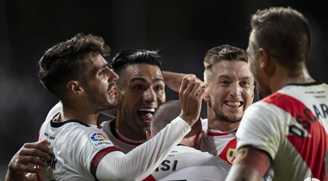 Con gol de Falcao Rayo Vallecano mantiene en jaque al Barcelona