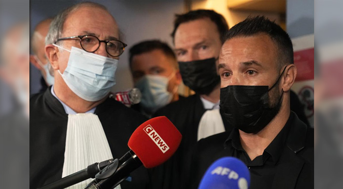 Fiscalía de Francia pide multa y cárcel para Benzema por extorsión