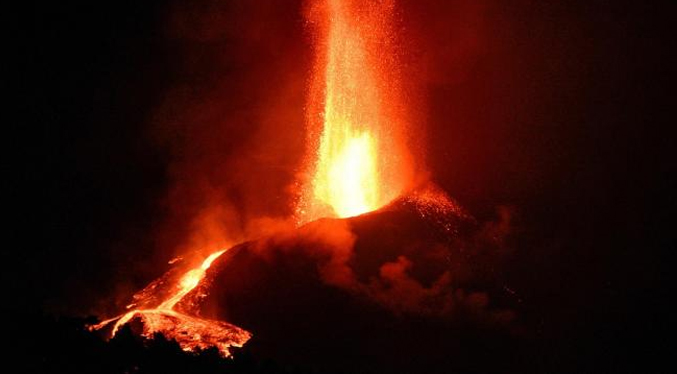 Volcán La Palma sigue rugiendo a 26 días del inicio de la erupción