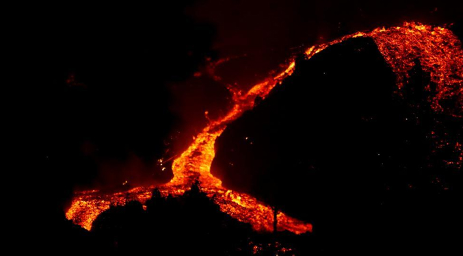 Segunda colada del volcán de La Palma llegará al mar en horas