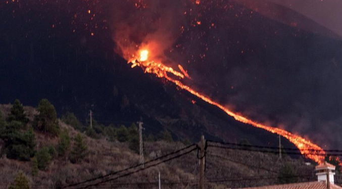Cono principal del volcán de La Palma sufre derrumbe parcial
