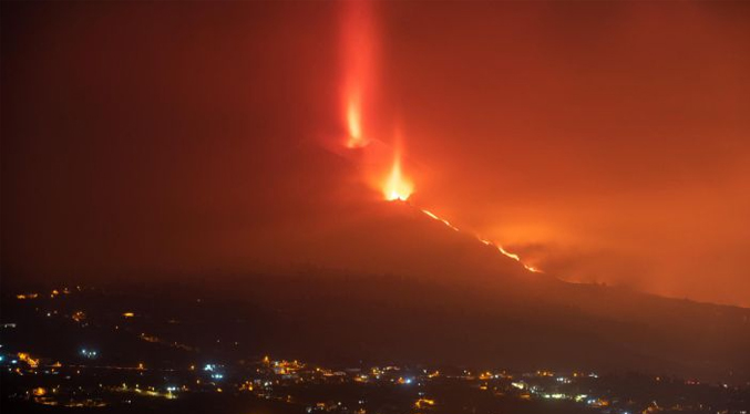 «Tsunami» de lava en La Palma devora más de 730 hectáreas