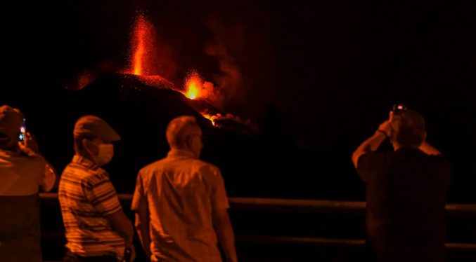 La lava arrasa con 860 hectáreas y obliga a nuevas evacuaciones en La Palma