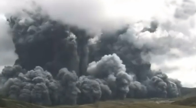 Japón: El volcán del monte Aso entra en erupción (Videos)