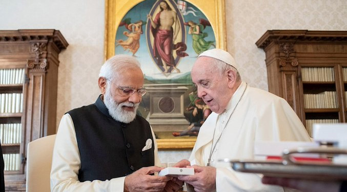 Primer Ministro de la India invita a Francisco a su país