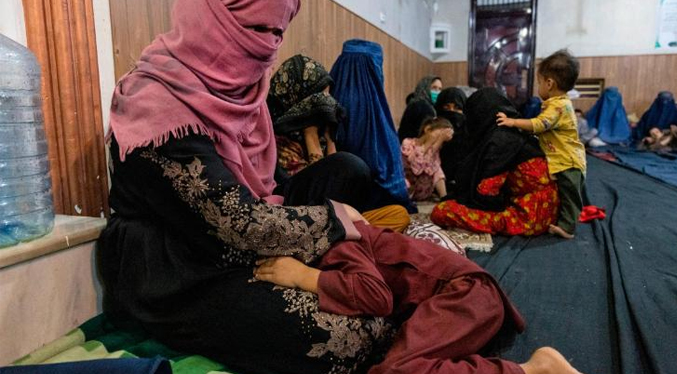 Familias en Afganistán venden a sus hijas para no morir de hambre