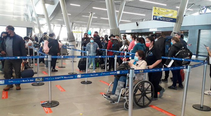 Un total de 200 venezolanos vuelven al país desde Chile tras ataque a migrantes