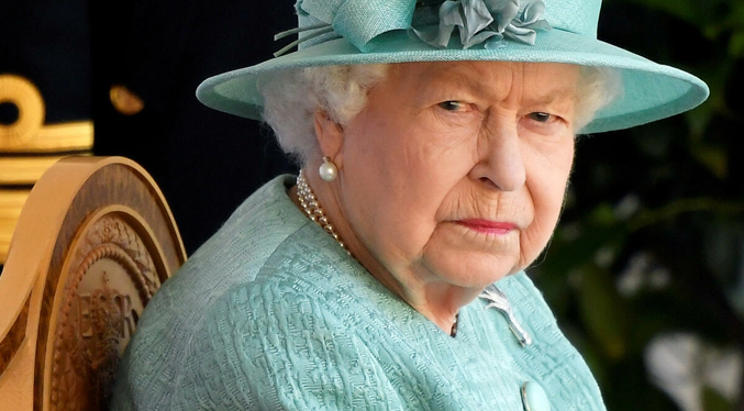 La reina Isabel II rechaza un premio para personas ancianas