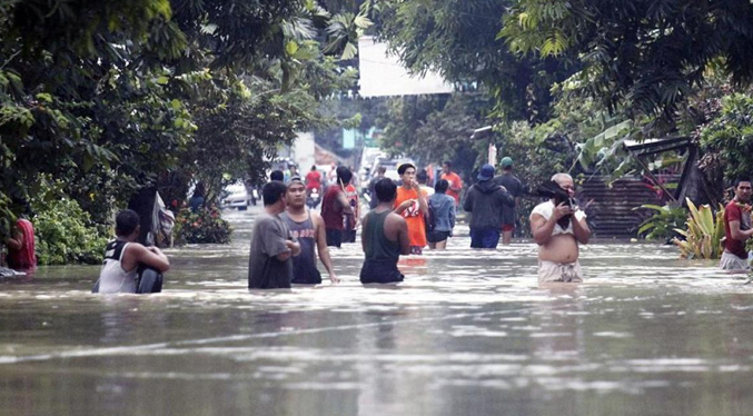Al menos 30 personas fallecidas por una tormenta tropical en Filipinas