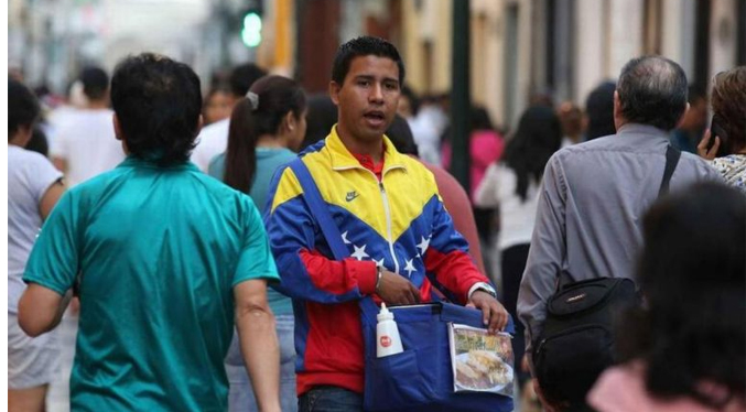 Dos de cada 10 venezolanos en Perú trabaja en su especialidad