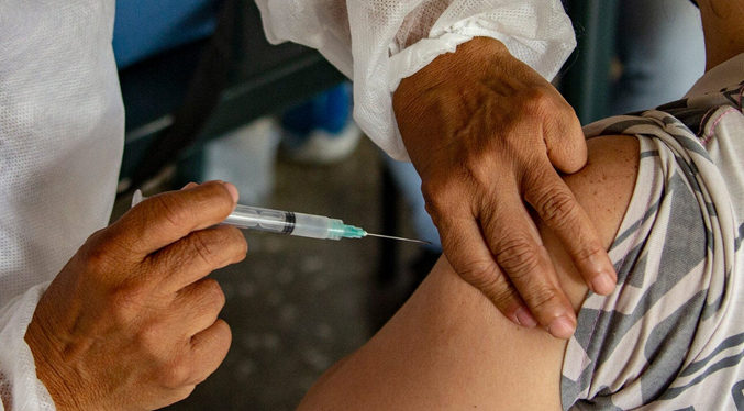 OMS recomienda suministrar una tercera dosis de las vacunas chinas anticovid