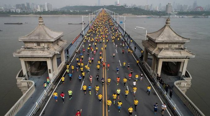 China aplaza maratón de Wuhan por rebrote de COVID-19