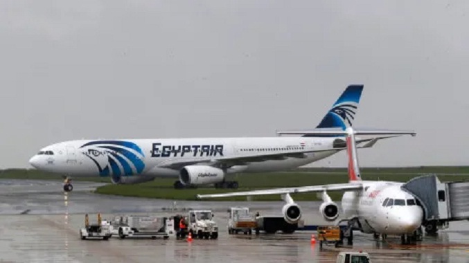 Avión rumbo a Moscú regresa a aeropuerto de El Cairo por amenazas