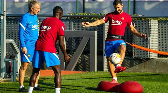 Dembélé y Agüero vuelven a los entrenamientos del Barcelona