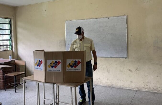 Capriles: Hay un país organizándose que va a hablar el 21-N