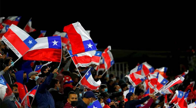 FIFA multa a Chile por el comportamiento discriminatorio de sus hinchas