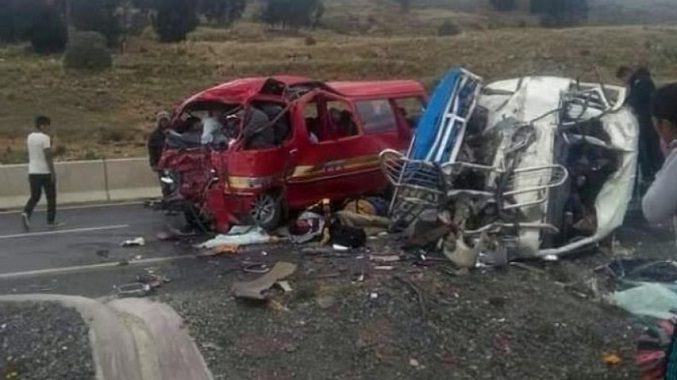 Un total de 12 fallecidos deja un choque en una carretera en Bolivia