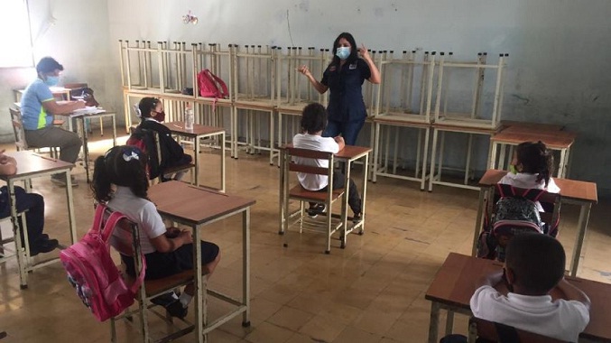 Ministra de Educación: Más del 80 % de los estudiantes se han incorporado a clases