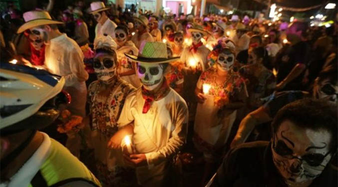 Vuelven las celebraciones presenciales del Día de los Muertos en Ciudad de México