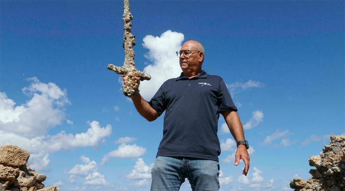 Un buzo encuentra en Israel una espada de un cruzado de hace 900 años