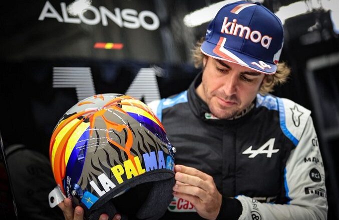 Fernando Alonso devela un casco especial en homenaje a La Palma