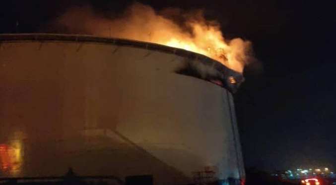 Por impacto de un rayo se incendió un tanque en la refinería El Palito