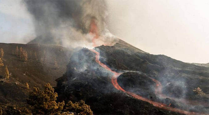 Lava de las coladas fluye lenta mientras sigue actividad sísmica en La Palma