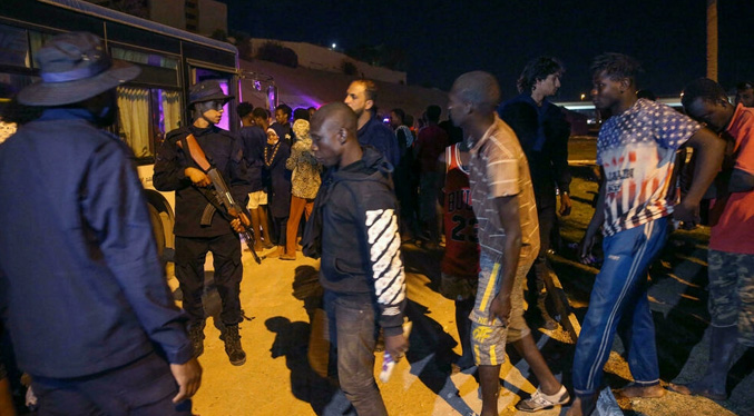 Guardias matan a seis migrantes en centro de detención de Libia, según la OIM