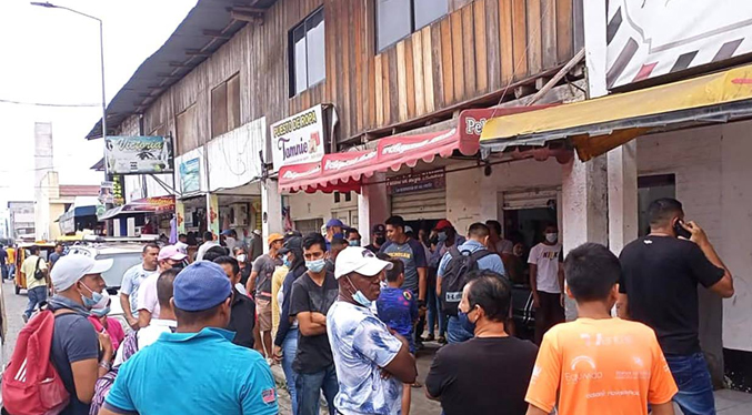 Asesinan a joven venezolano dentro de una peluquería en Ecuador
