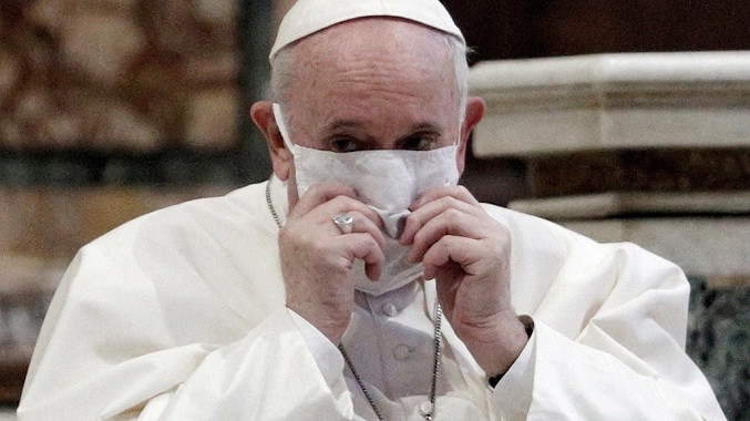 Papa Francisco recibe tercera dosis de vacuna contra coronavirus