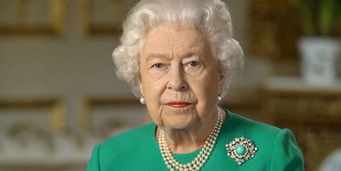 Isabel II descansa y desempeña «tareas ligeras» tras alta hospitalaria