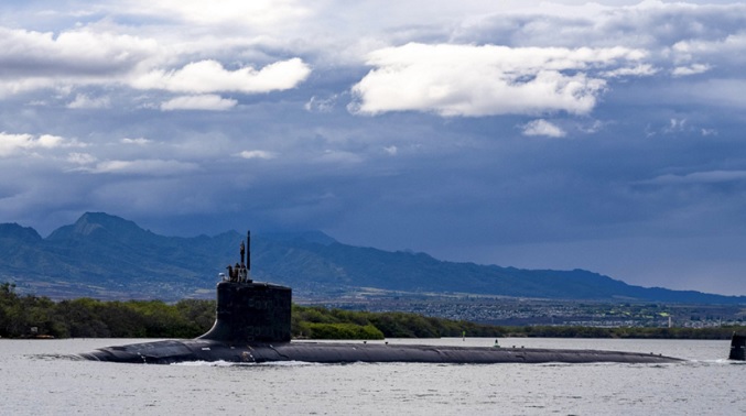Detienen a ingeniero acusado vender secretos de submarinos nucleares de EEUU