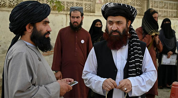 Talibanes se centran en ayuda internacional en reuniones con EEUU