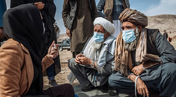 Talibanes reparten toneladas de trigo para combatir el hambre en Afganistán