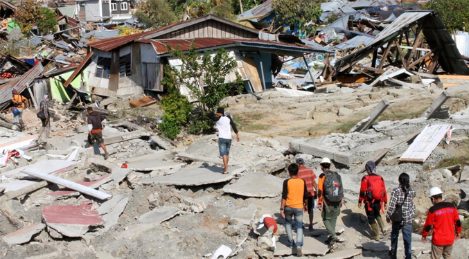 Tres personas pierden la vida a en un terremoto de magnitud 4,8 en isla indonesia