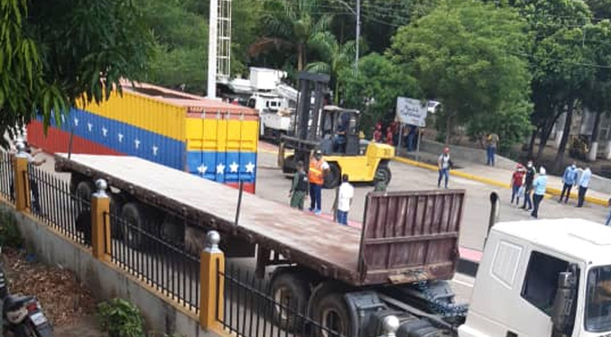 Freddy Bernal encabeza retiro de obstáculos en el puente fronterizo con Colombia