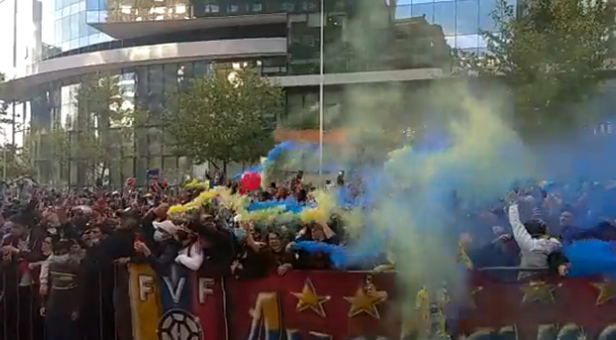 Fanáticos de la Vinotinto alientan a la selección antes del partido contra Chile (videos)