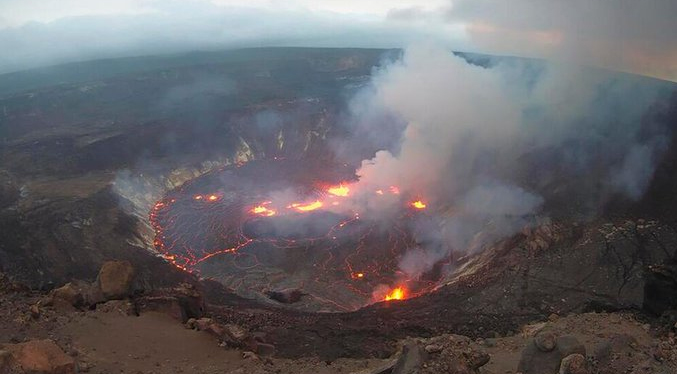 Captan en videos el momento de la erupción del Kilauea en Hawai